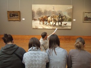 Jongeren op bezoek (c) Museum van Elsenen