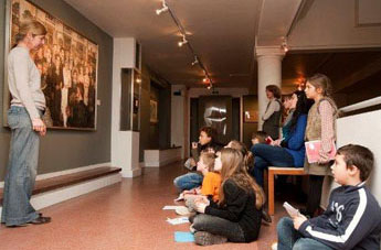 Rondleiding voor kinderen in het Museum van Elsene, copyright foto Georges Strens